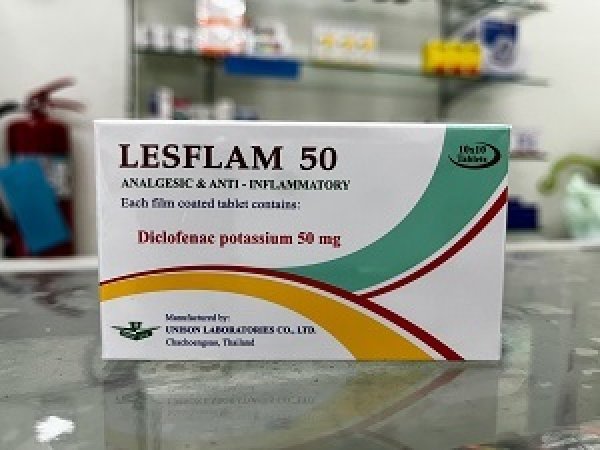 画像1: 【ボルタレンのジェネリック】ジクロフェナク 50mg（LESFLAM 50）10錠×10シート (1)