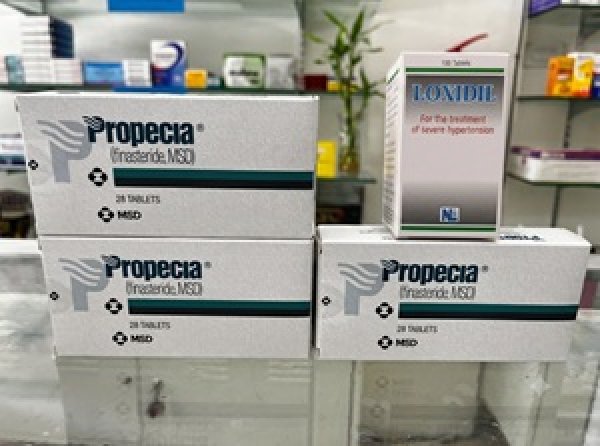 画像1: NEW！プロペシア 1mg（Propecia 1mg）3箱とロキシジル（LOXIDIL）1ボトルのお買い得セット (1)