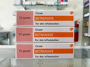 《ベタメタゾン吉草酸》ベトネベート（BETNOVATE）15g×3箱